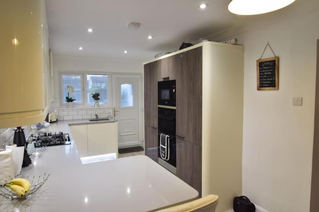 Mikes At Menai - Stylish & Spacious 3 Bed House In Menai Bridge. Екстериор снимка