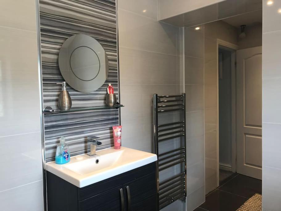 Mikes At Menai - Stylish & Spacious 3 Bed House In Menai Bridge. Екстериор снимка