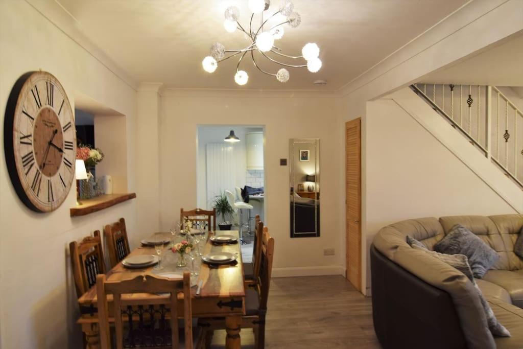 Mikes At Menai - Stylish & Spacious 3 Bed House In Menai Bridge. Екстериор снимка