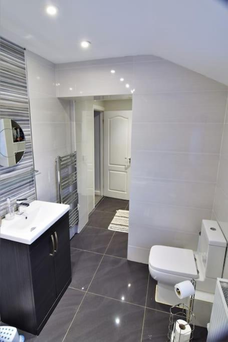Mikes At Menai - Stylish & Spacious 3 Bed House In Menai Bridge. Екстериор снимка